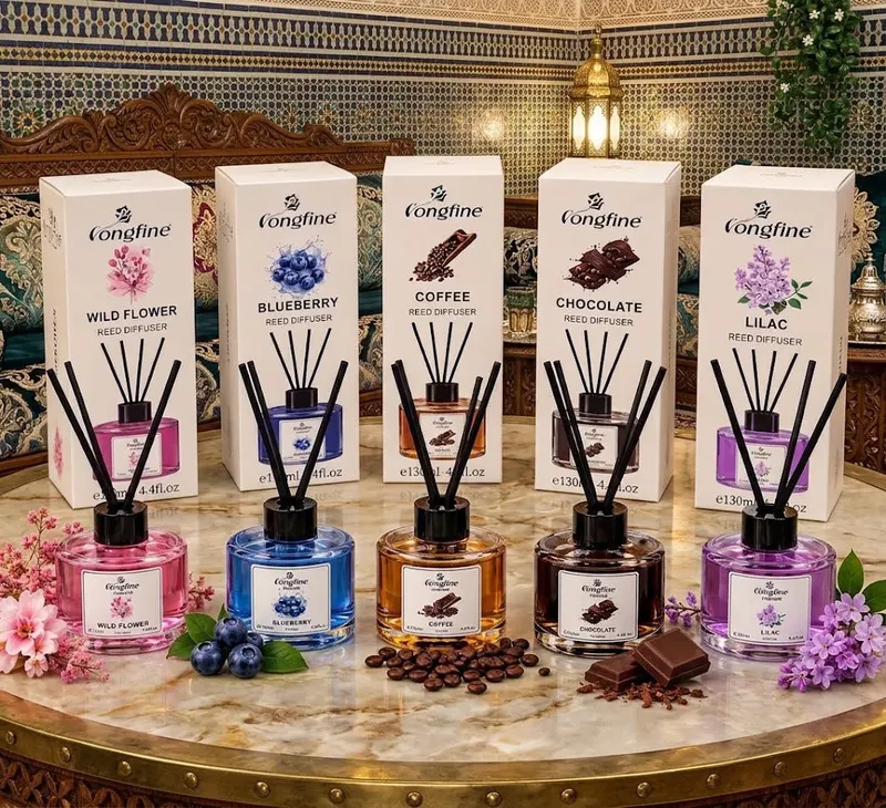 5 معطرات بالعيدان قدام العلب ديالهم: Wild Flower و Blueberry و Coffee و Chocolate و Lilac